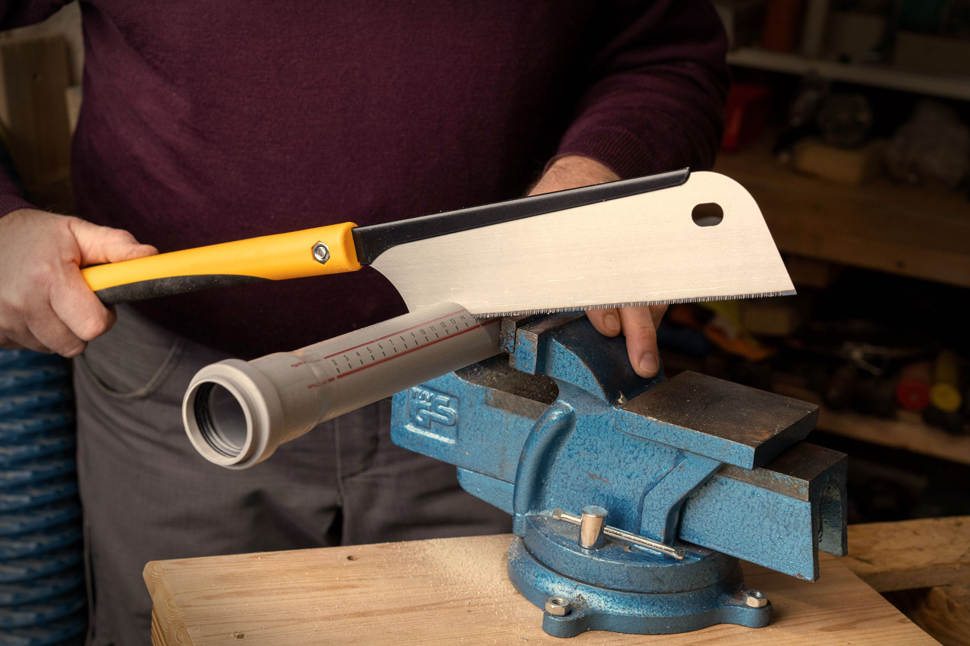 Augusta-Heckenrose Imagebild Blogbeitrag Dozuki mit Komfortgriff sägt PVC-Rohr